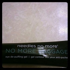 Dr Brandt eye de-puffing gel.